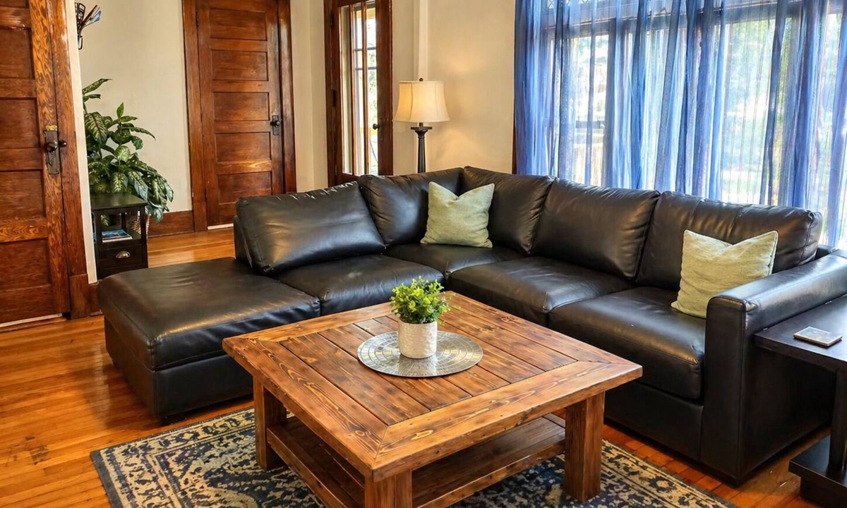 Erie Apartment | Large 3 Bed Boulevard Park Apartment ★ Near All