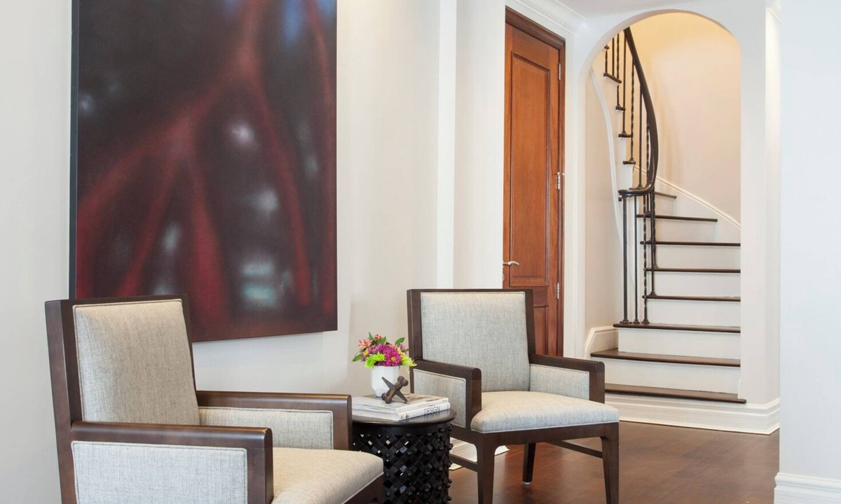 Near North Side Apartment | Large 3 Bed Duplex Downtown Chicago with Housekeeping & Laundry. Dog Friendly.