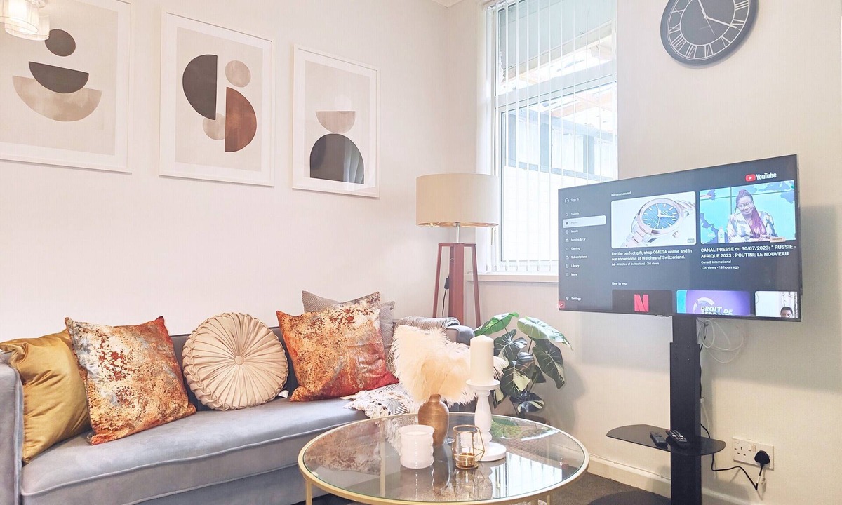 Wolverhampton House | Large 3 bed house Wolverhampton