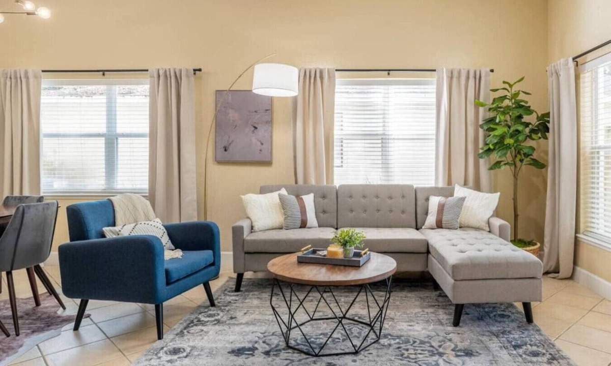 College Park House | Large 3 bedroom with King Bed!