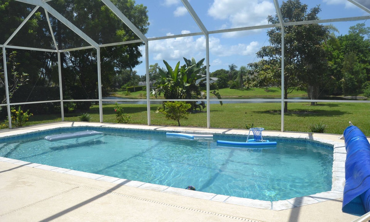 Central Naples House | Large 3 Brd Briarwood Lake-View Pool HousenNEWLY renovated Bathroom