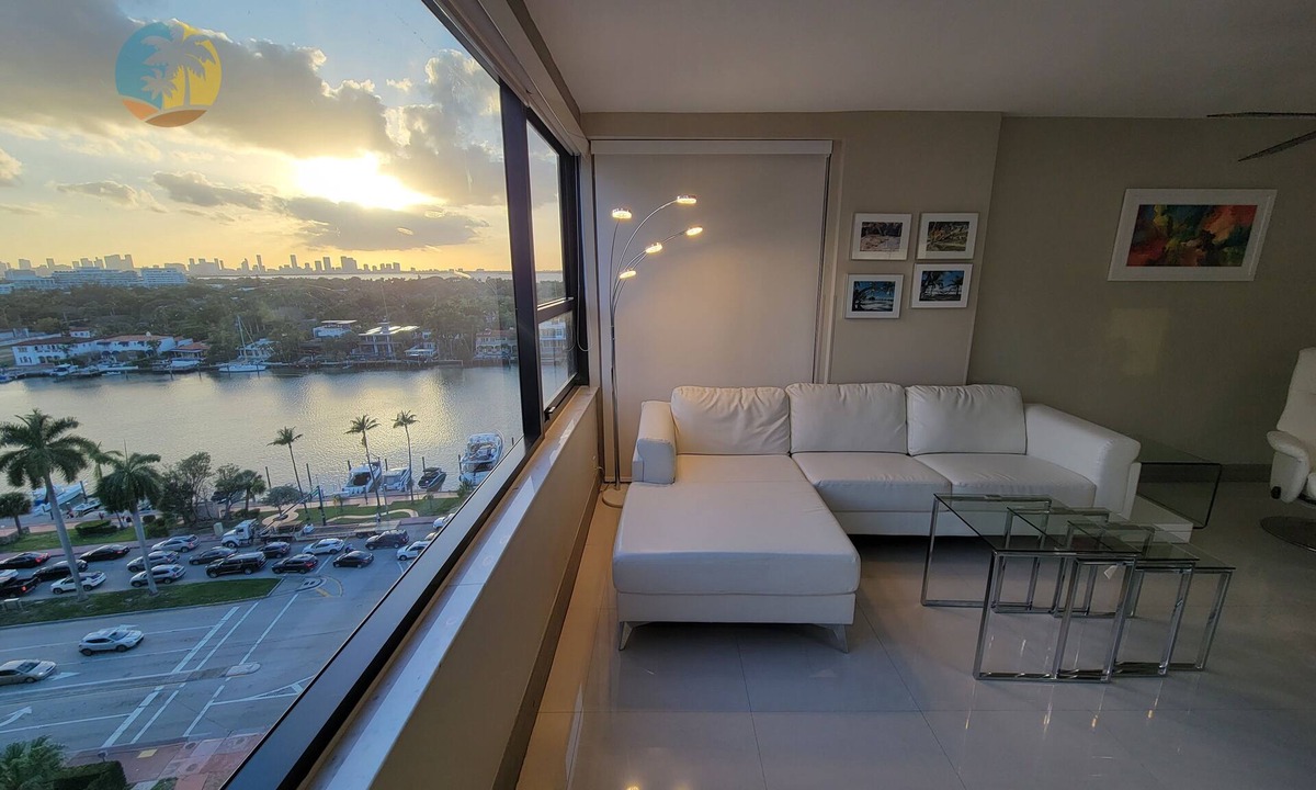 Mid Beach Apartment | Large 3Bed 2.5Bath Bachelorette Beach Apartment - 1419