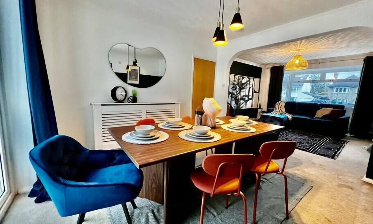 Iffley House | Large 4 bed, 3 bathroom, Parking