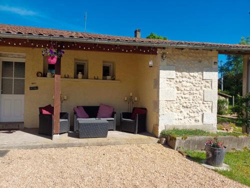 Petit-Bersac House | Large 4 bed house available for short stays