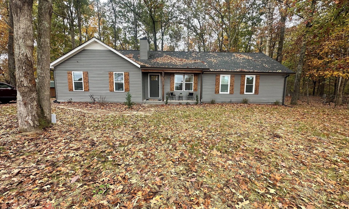 Murfreesboro House | Large 4-bedroom house in Murfreesboro with Game Room & Pet Friendly - Sleeps 12