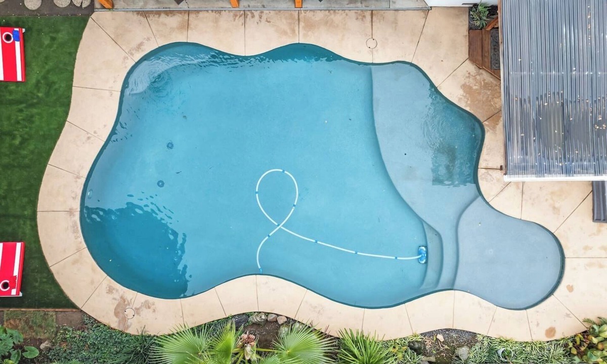 Modesto House | Large 4 Bedroom Home - Pool | Mini Golf | Fire-Pit