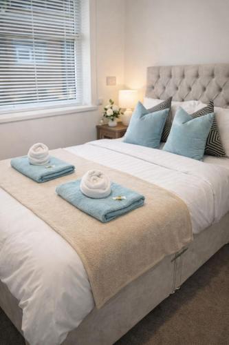 Chester-le-Street Villa | Large 4 bedroom house for Contractors, Large groups or Retreat sleeps 8 people in Durham