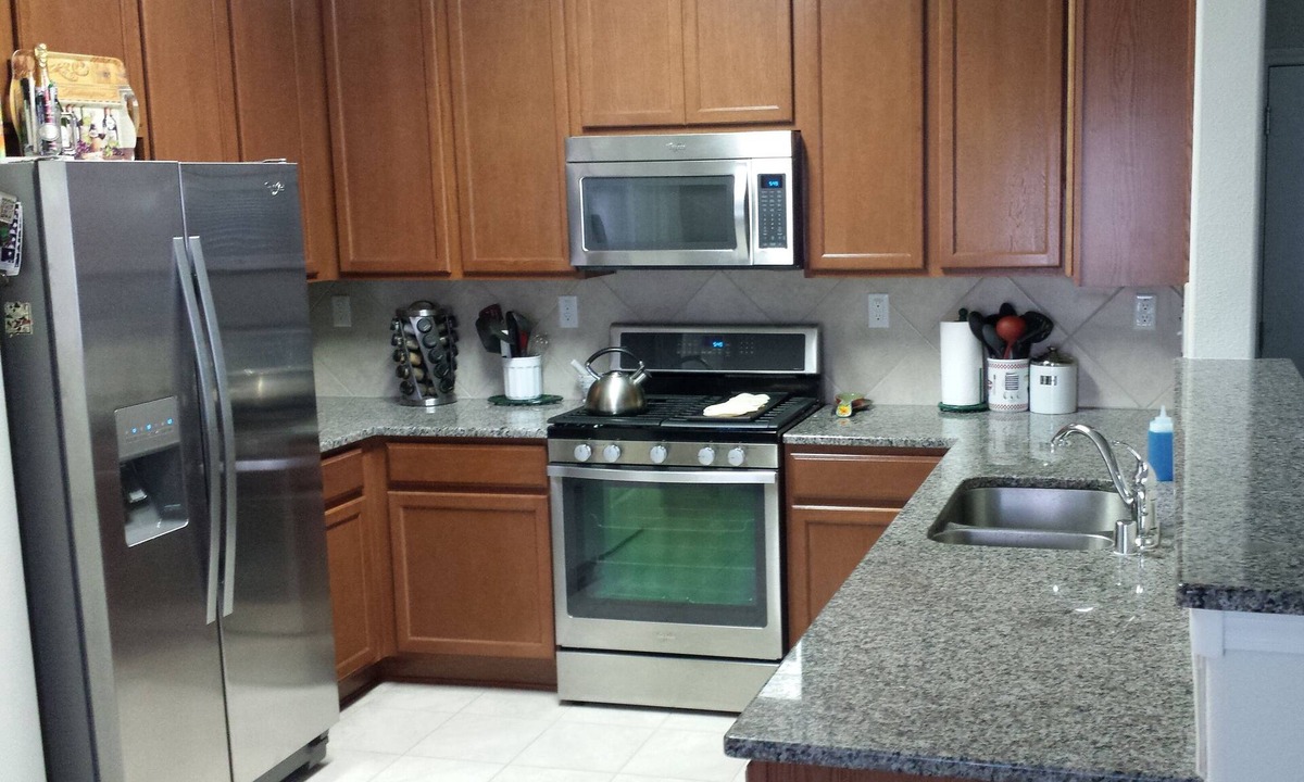 Santa Fe House | Large 4 bedroom! Just off the bypass