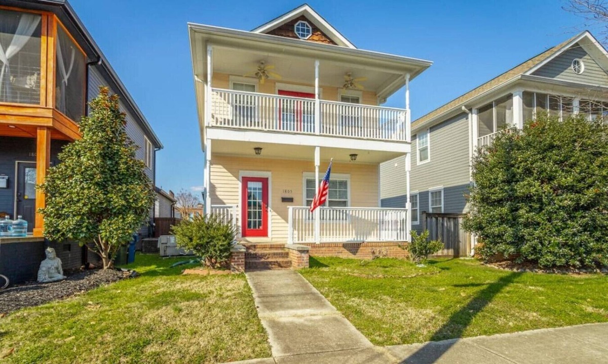 Kansas City House | Large 4 bedrooms| 8 beds | Pet Friendly | On the Plaza