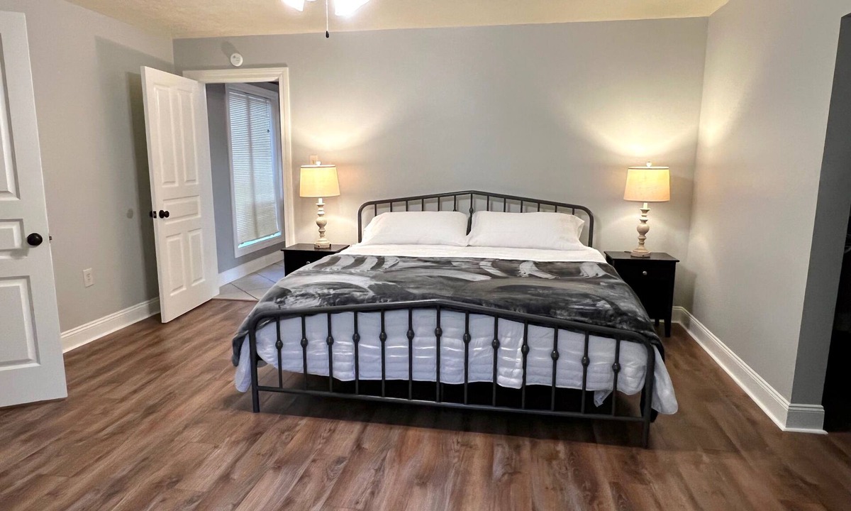 Opelousas House | Large 4 br Home on an acre in a neighborhood setting -The Cajun Nest-