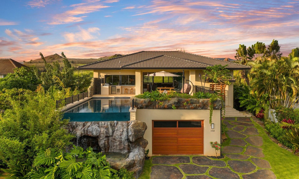 Bayview House | Large 4BR Home w Private Pool and Spa