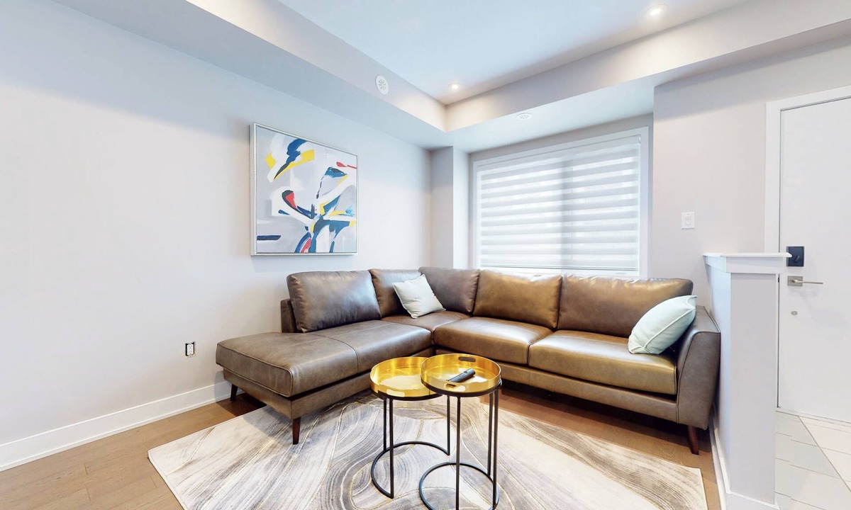 Newtonbrook House | Large 5 Bedroom/5 Bath [Near Rogers Stadium/Downsview by Keele and Wilson St]