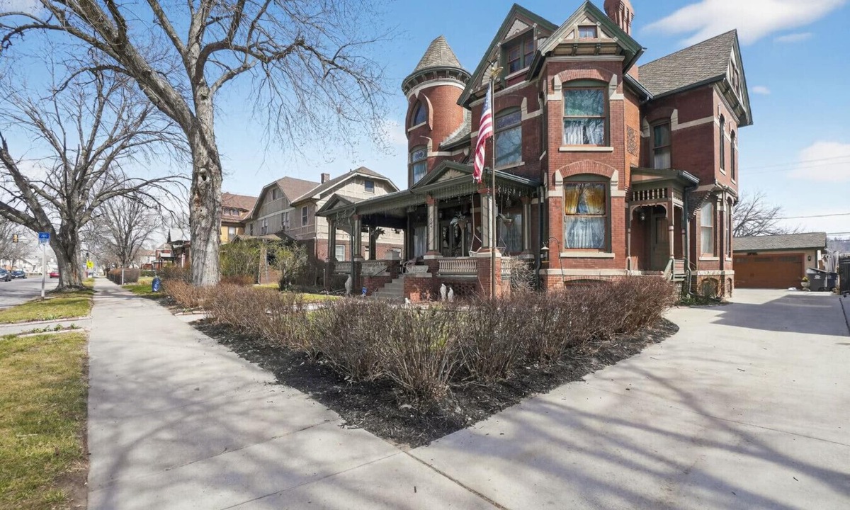 Council Bluffs House | Large 5 bedroom | Downtown