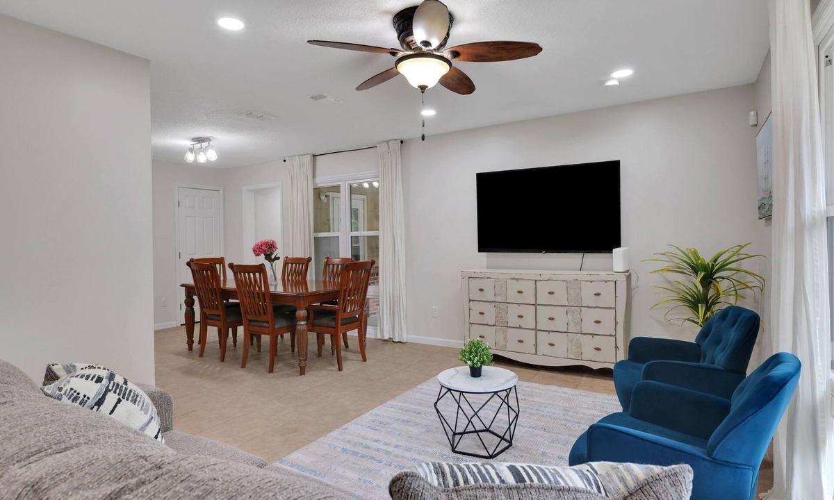 Orange Park House | Large 5 BR 2.5 BA near Fleming Island and 295