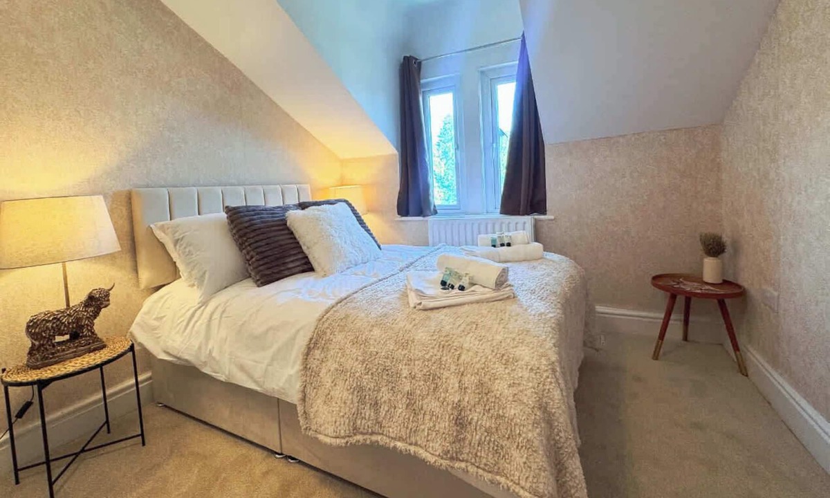 Harrogate Apartment | Large 6-Bed Victorian House Prime Harrogate Stay