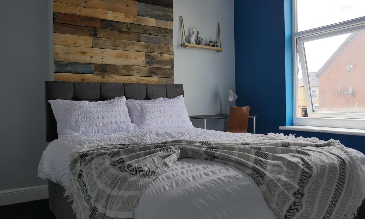 Seisdon House | Large 6 bedroom house in Smethwick