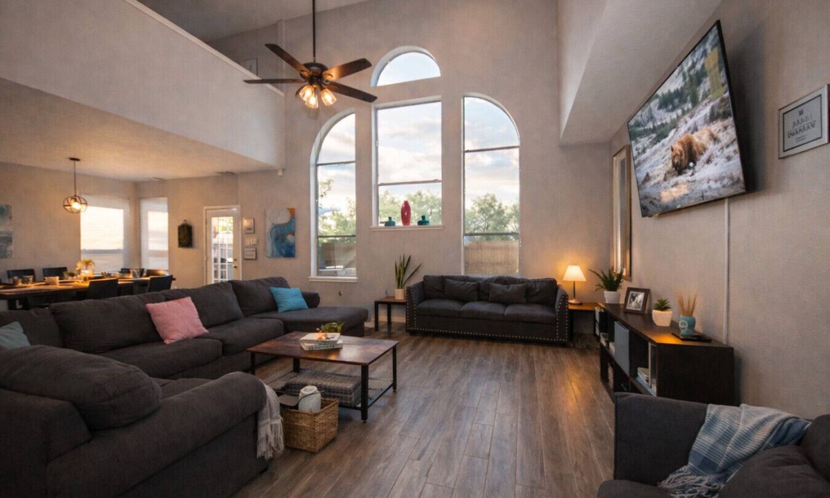 Barker House | Large 7BR Houston Oasis w/Pool, Hot Tub & BBQ