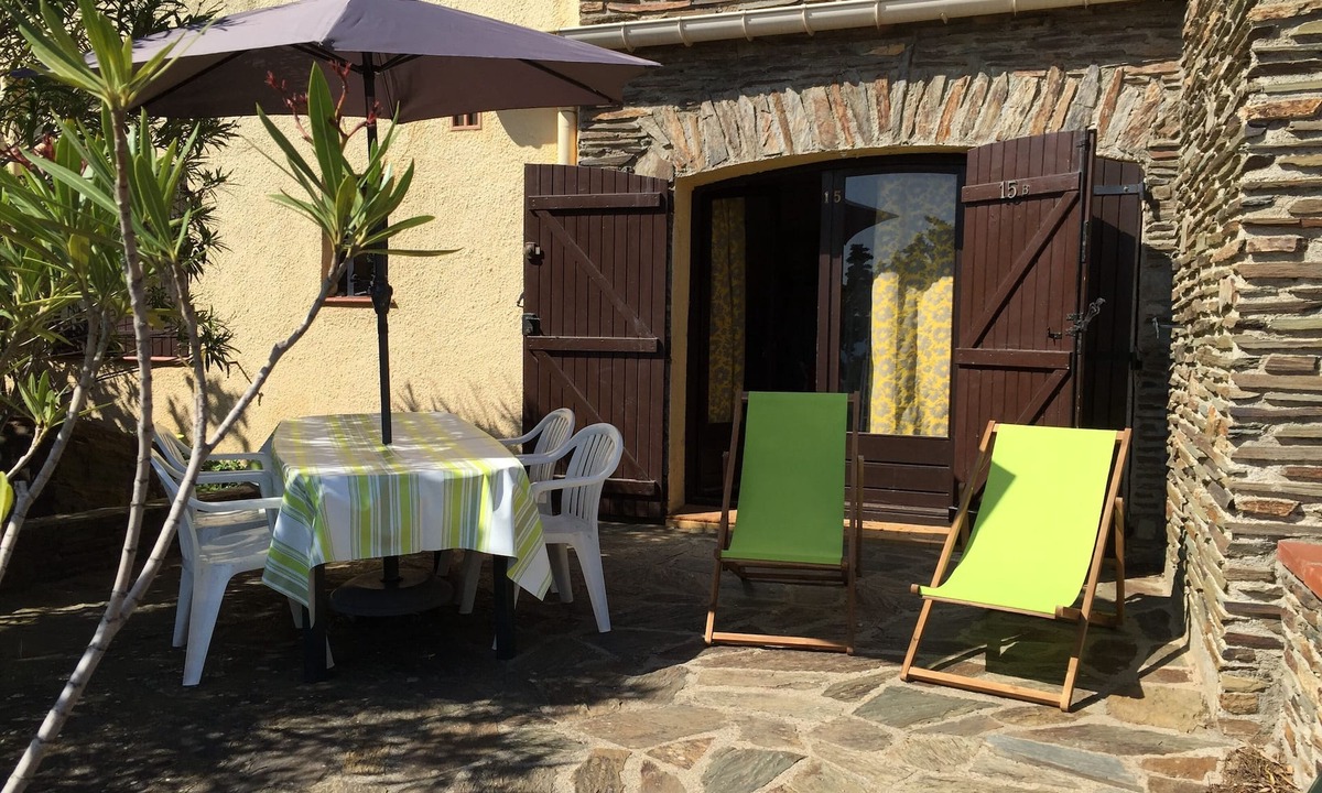 Collioure Apartment | LARGE AIR-CONDITIONED STUDIO. NEAR SEA.SWIMMING POOL. IDEAL FOR 2 TRAVELERS.