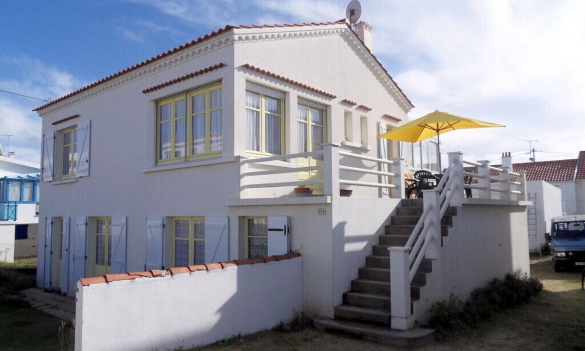Notre-Dame-de-Monts Apartment | Large apartment in villa near beach terrace veranda