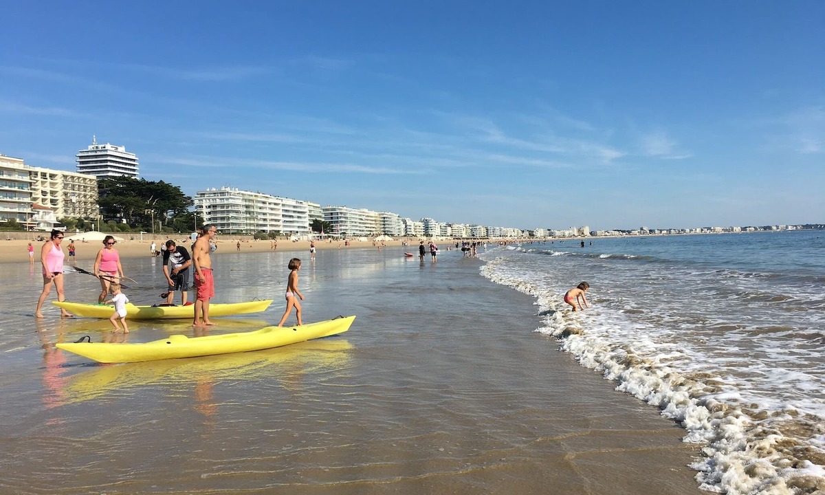 Pornichet Apartment | Large apartment Facing the sea in front of the beach, Centre, magnificent view, private parking