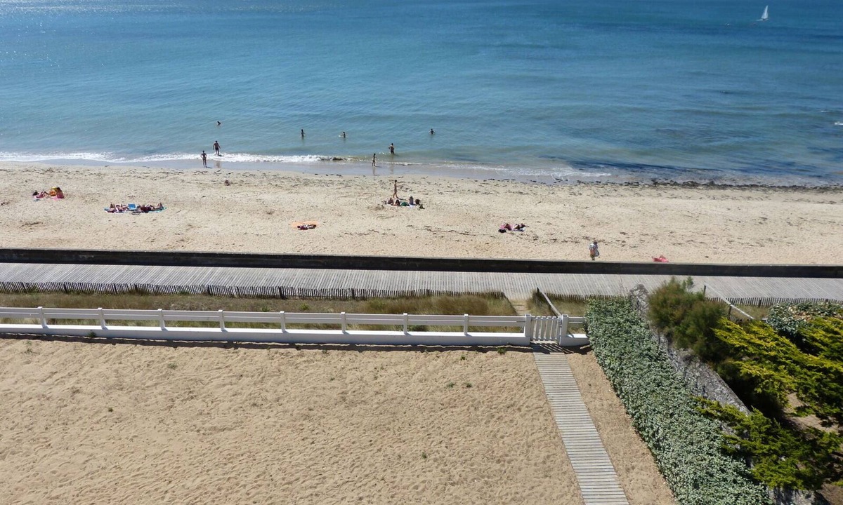 Pornichet Apartment | Large apartment facing south direct access to the beach Pornichet