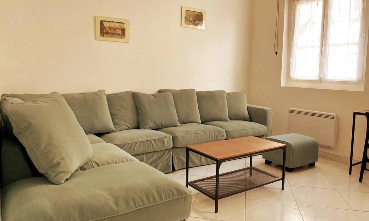 Elbeuf Apartment | Large apartment in central Elbeuf