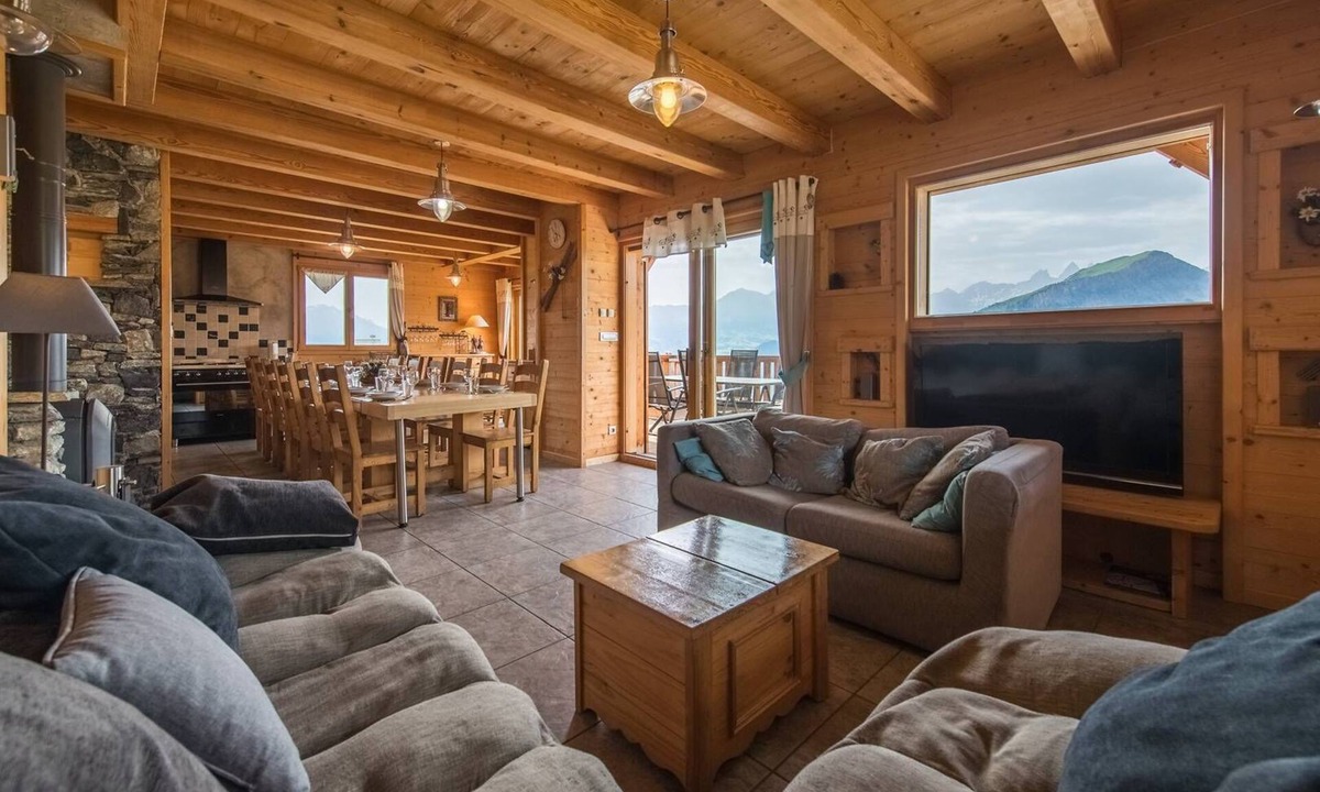 Villarembert Ski Chalet | Large apartment with Jacuzzi in a chalet