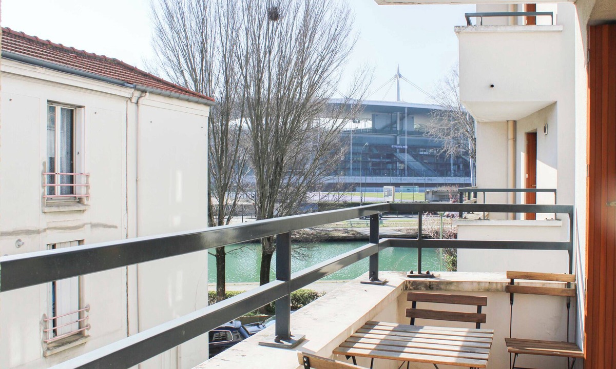 Saint-Denis Apartment | Large apartment with balcony - Stade de France