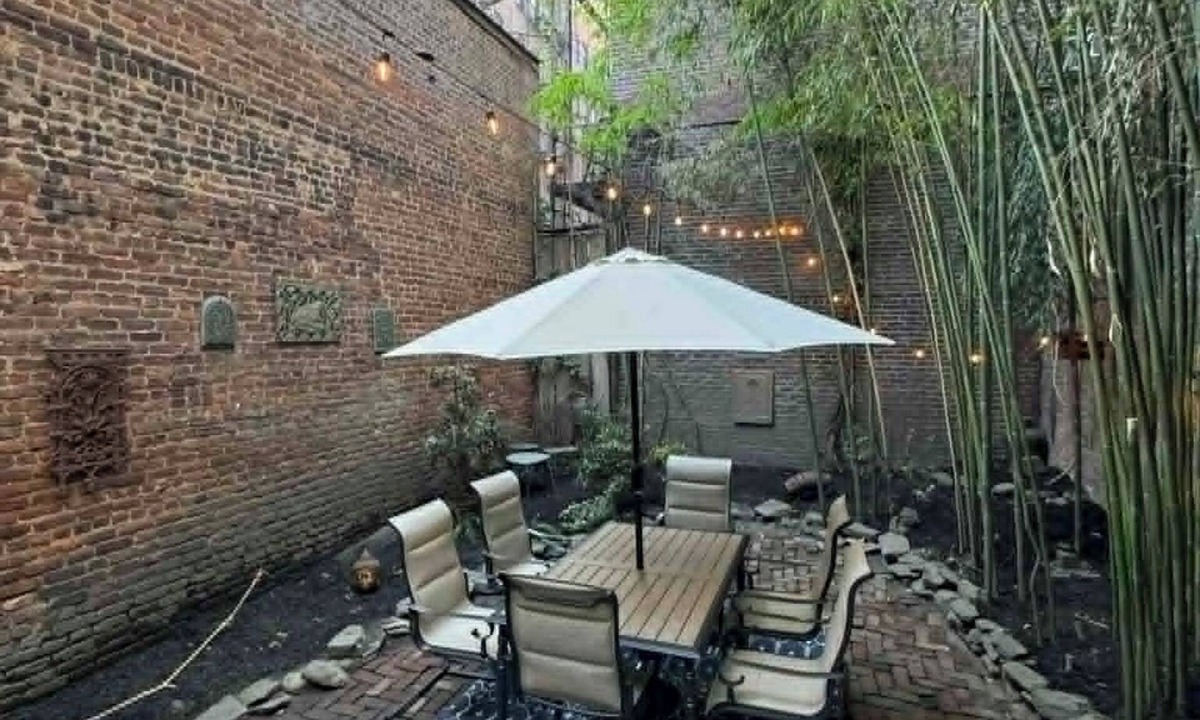 Ukrainian Village Apartment | Large apartment with PRIVATE yard and deck