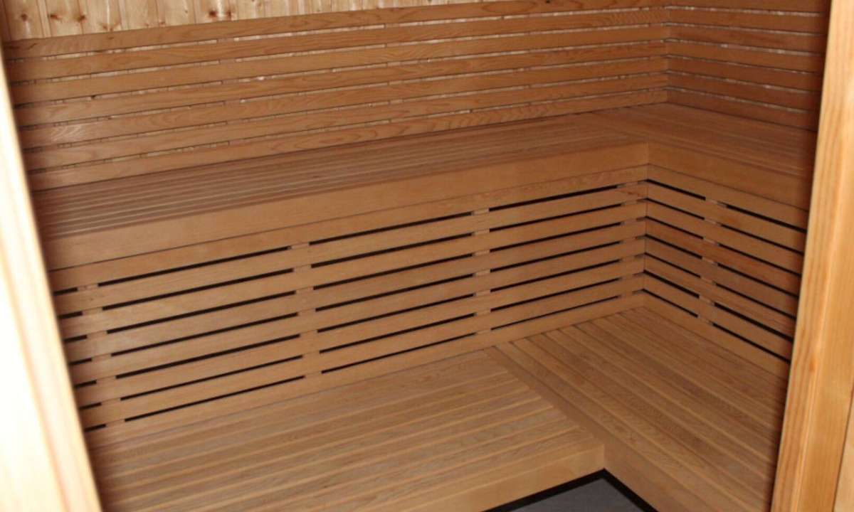 Flovt Strand House | Large architect-designed house with pool