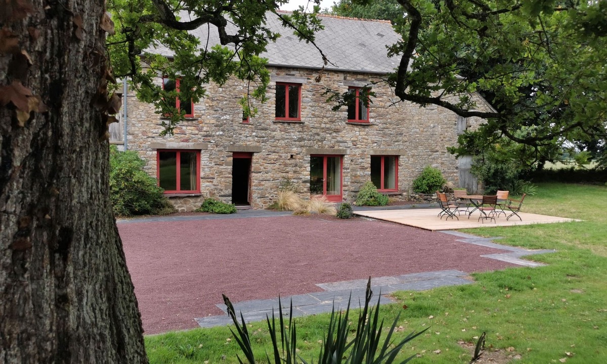 Maxent House | Large authentic farmhouse in Brocéliande: quiet green