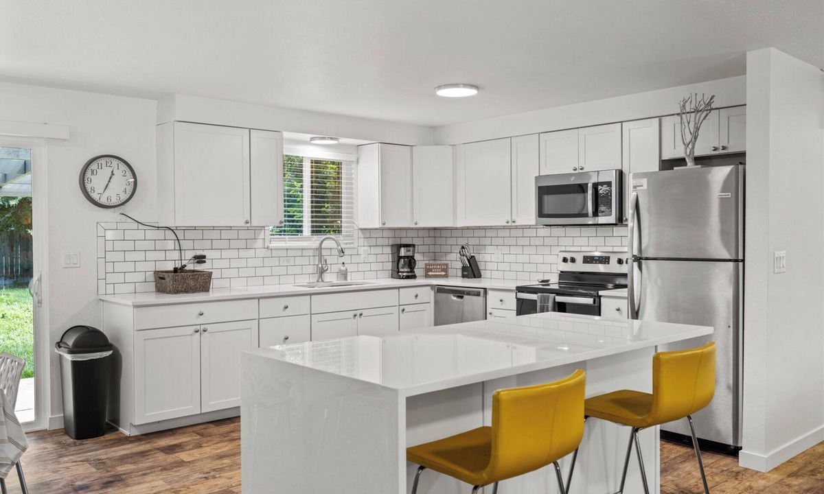 West Bench House | Large Backyard- Family and Pet Friendly