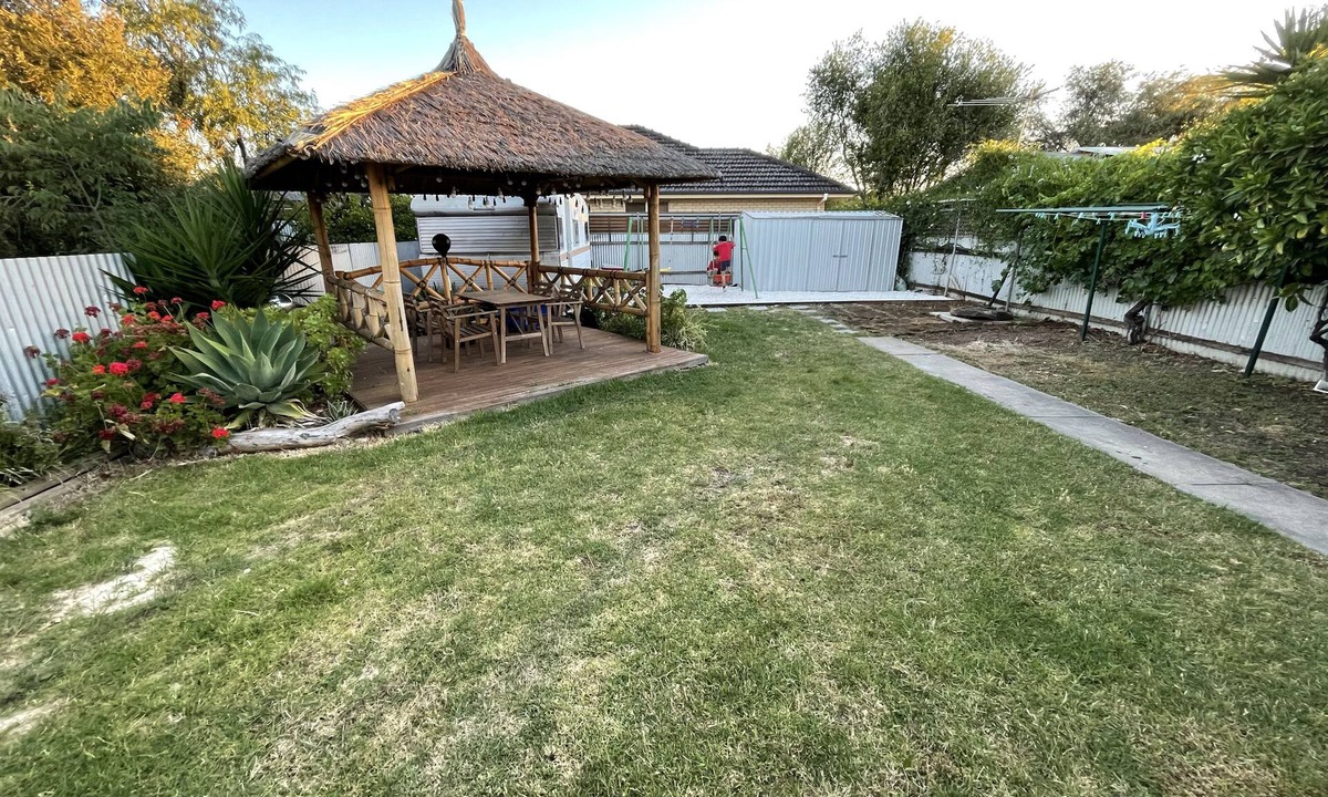 Edwardstown House | Large backyard with outdoor seating and BBQ!