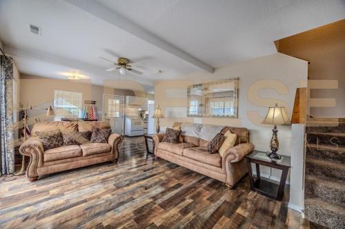 Lake Ozark House | Large Beach Cabin