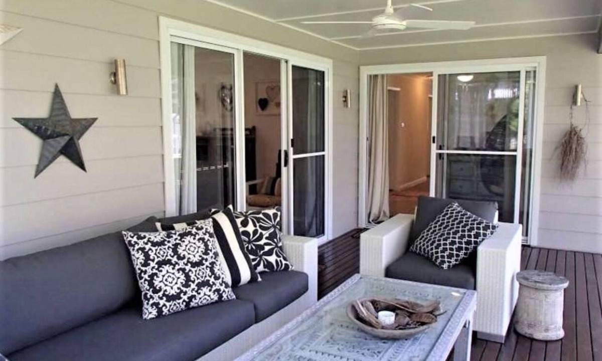 Manyana House | Large Beach House near 2 beaches