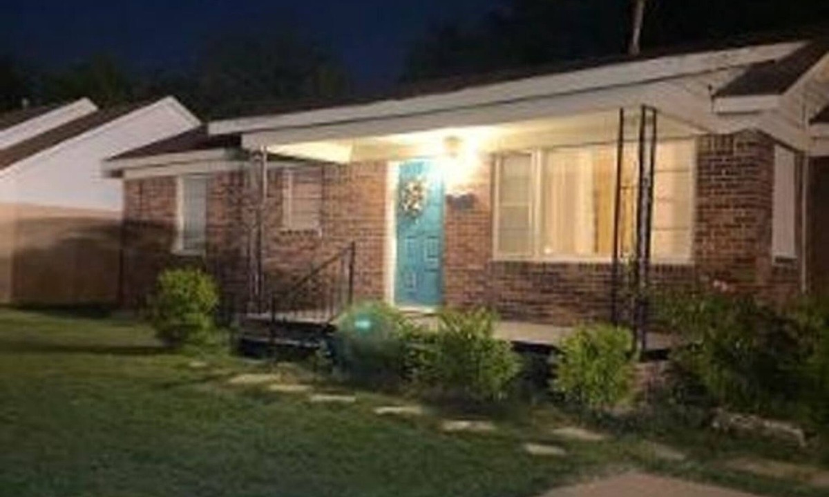 Lawton House | Large Beds 1 Mi to Post Corner Grocery W/D