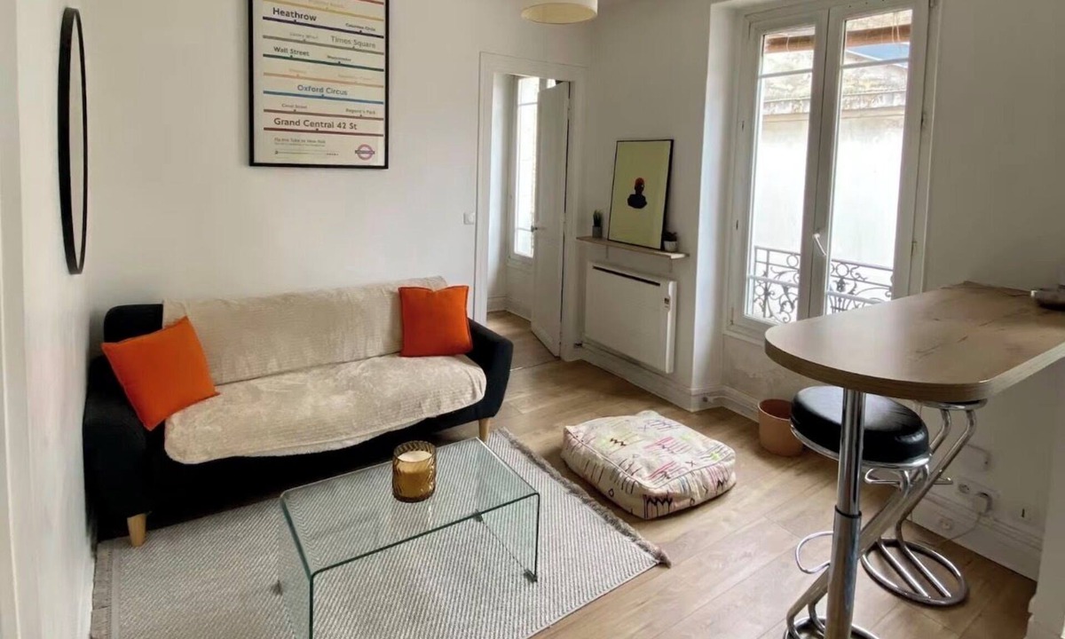 Clichy Apartment | Large bright apartment 5 minutes from Paris