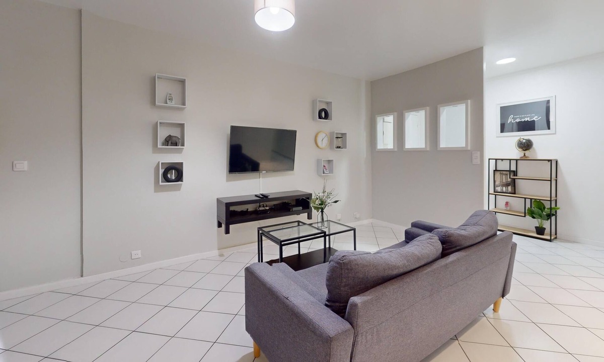 Saint-Etienne-des-Hautes-Terres Apartment | Large bright apartment in Le Havre