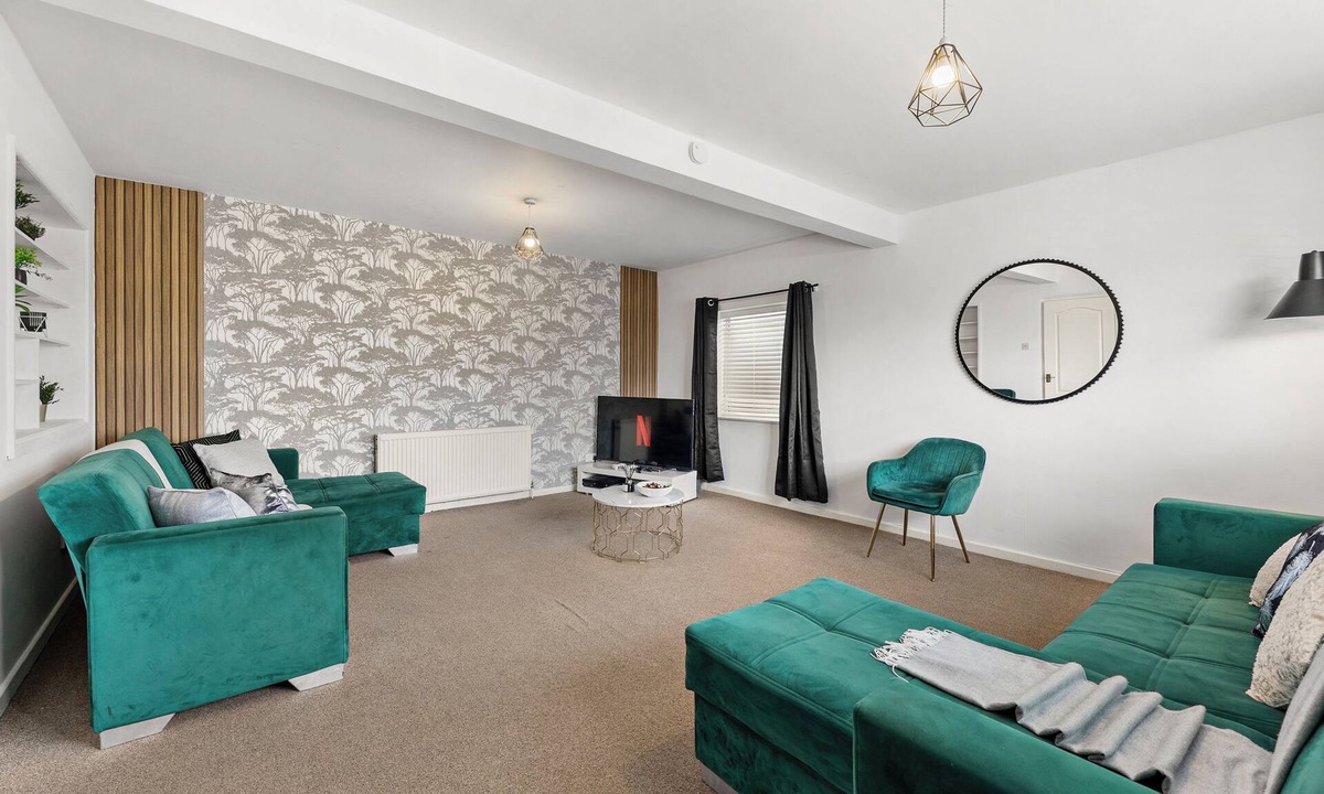 Belluton House | Large Bristol House - Games room&nbsp;-&nbsp;Parking