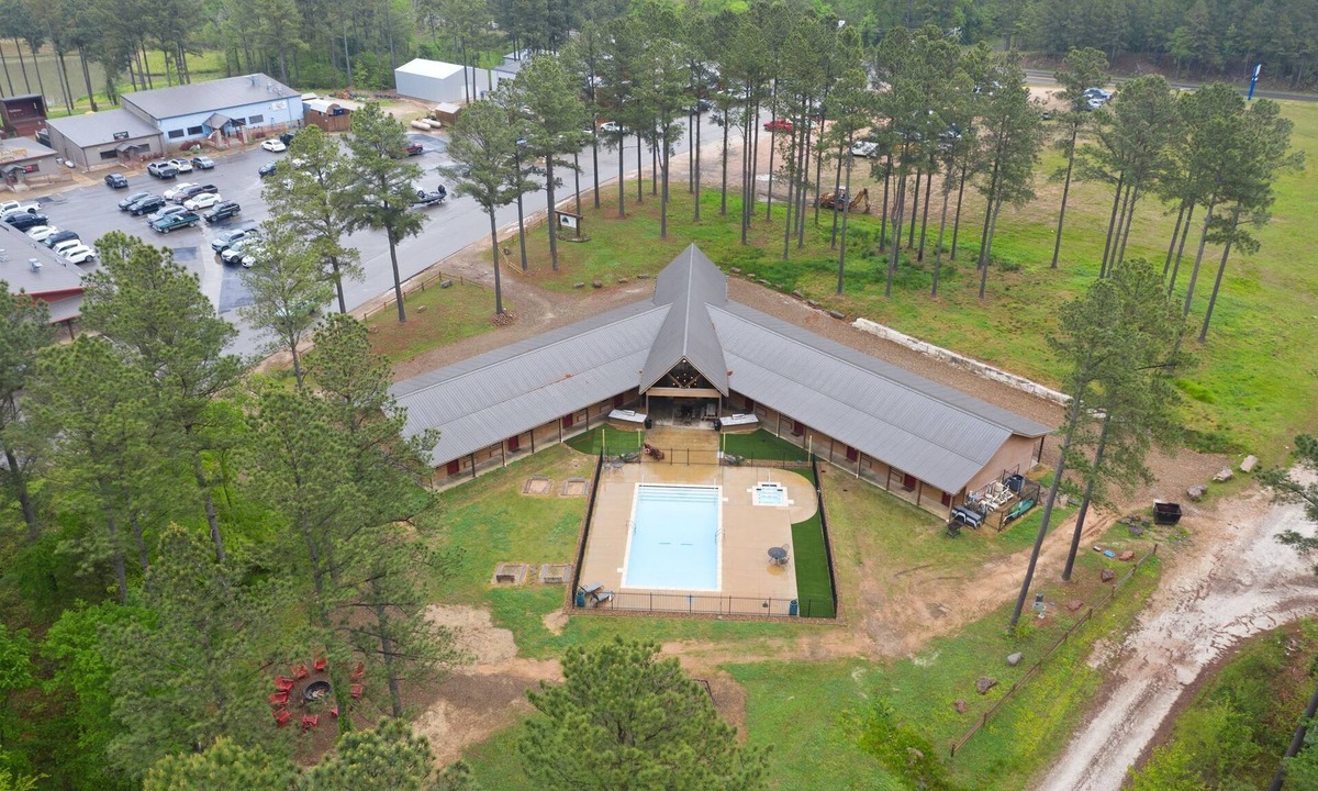 Broken Bow Cabin | Large Broken Bow Lodge w/Pool | Perfect for Events