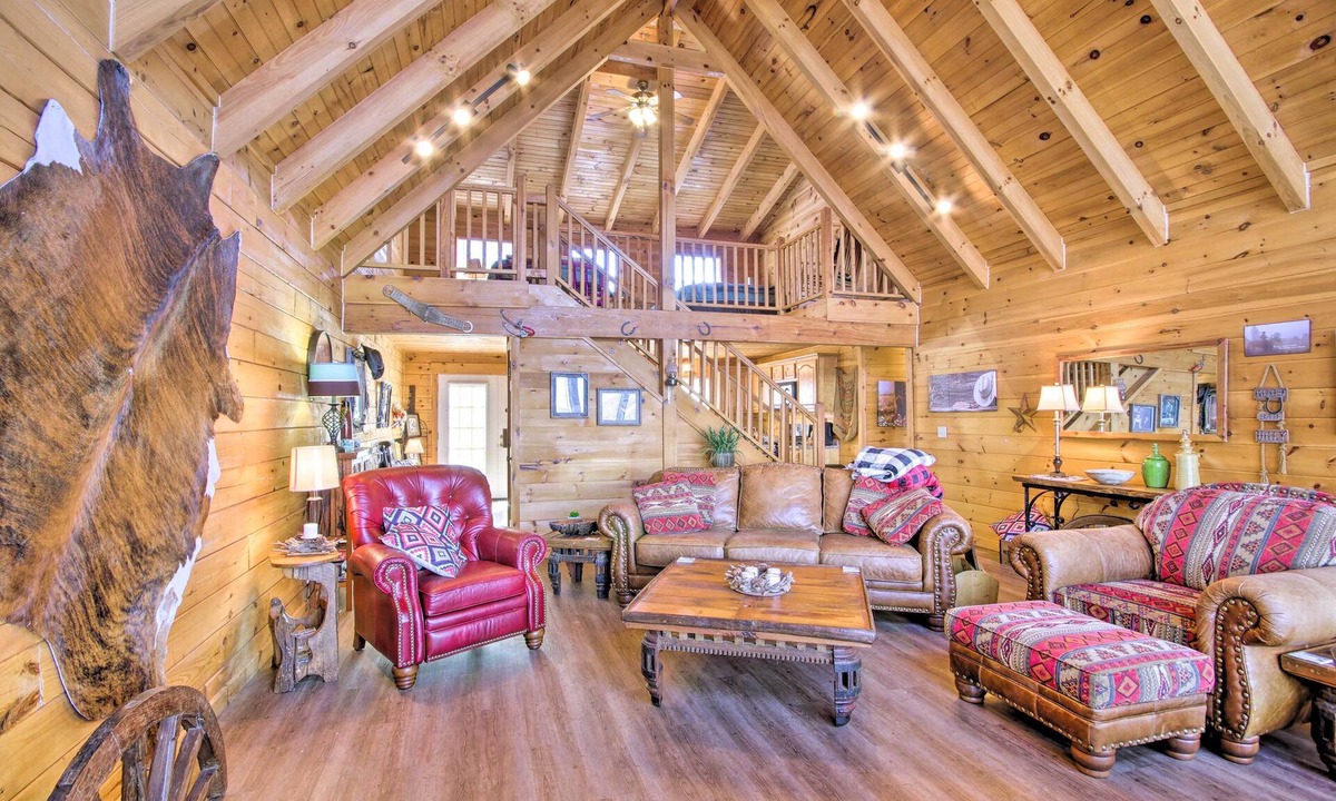 Elizabeth Cabin | Large Cabin w/Deck Overlooking Norfork Lake!