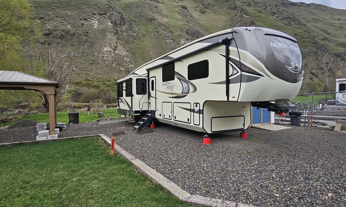 Riggins House | Large Camper Massage seats cornhole Backyard Parking A/C