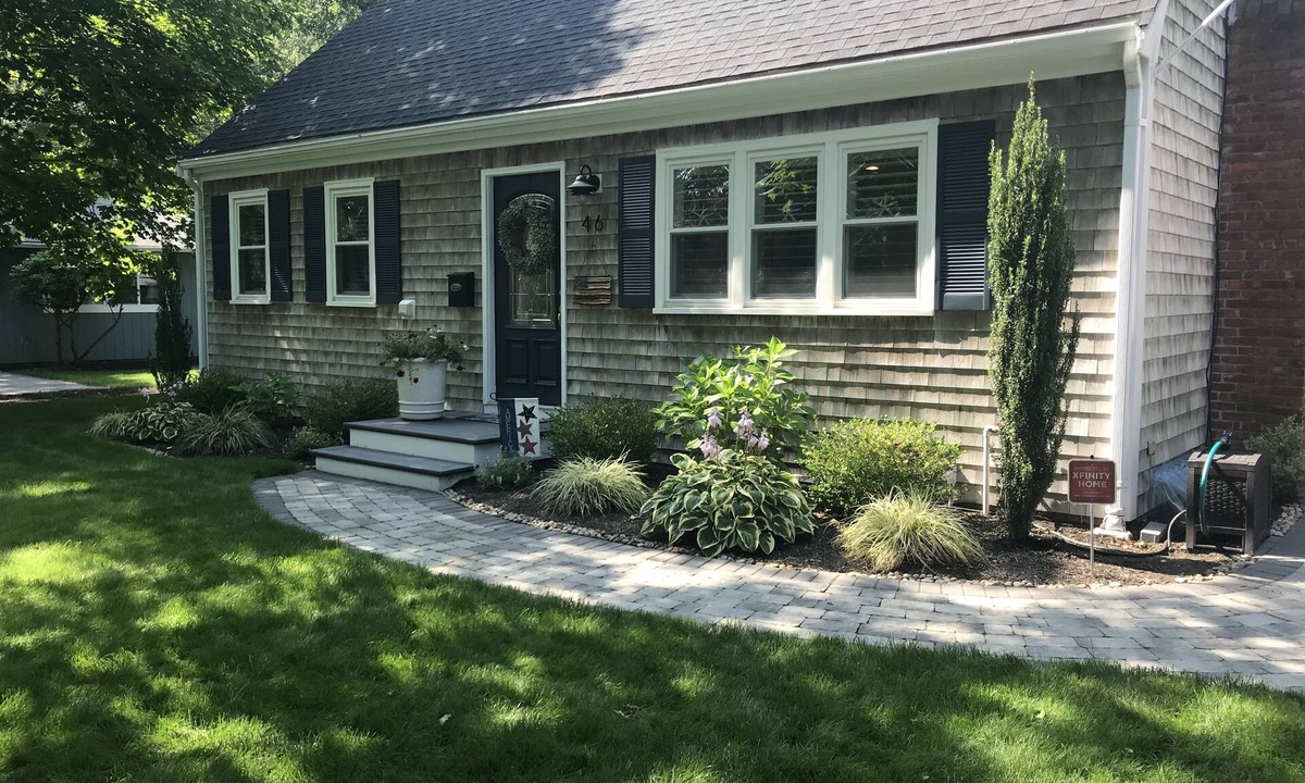 East Falmouth Cottage | Large Cape Cottage in Great Harbors