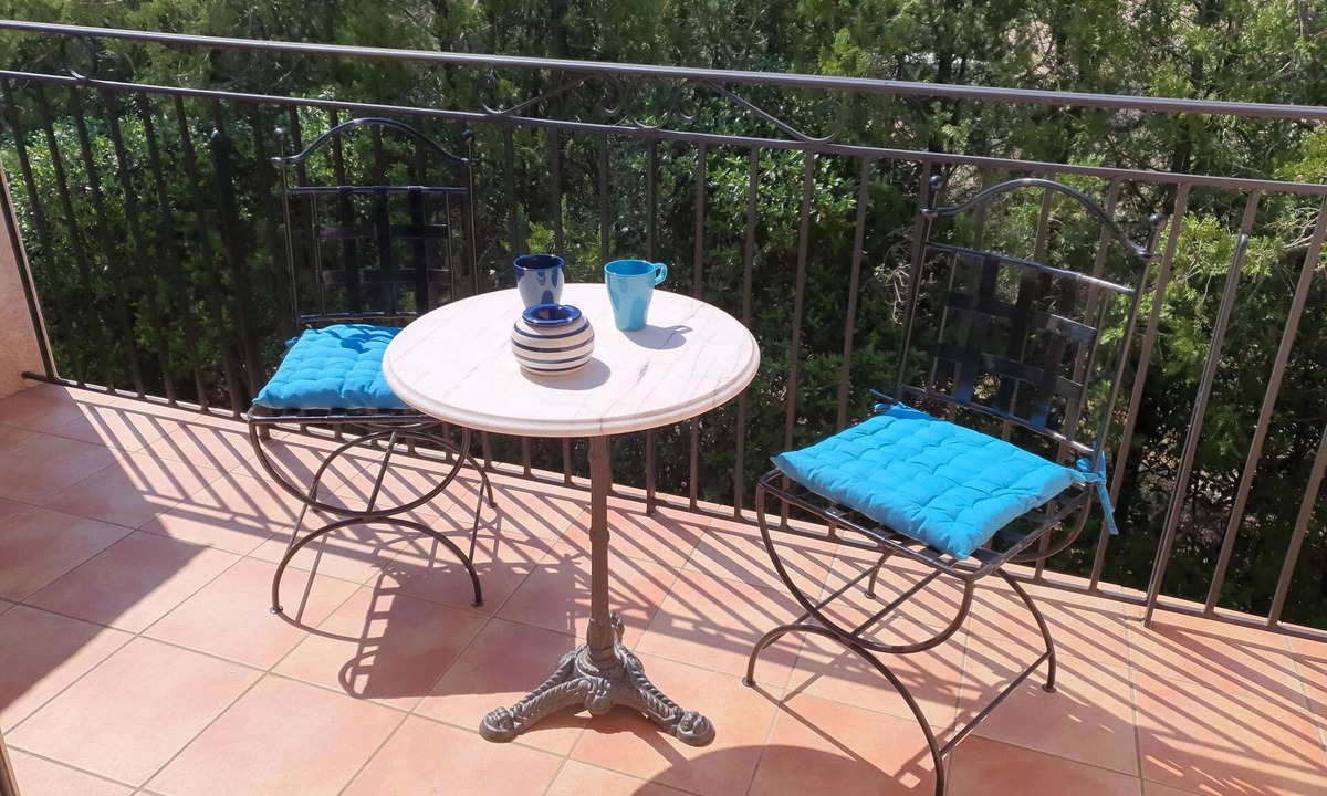 Aubais Bed & Breakfast | Large Chambre D'hôtes (4) Avec Terrasse au Calme. Pets Accepted