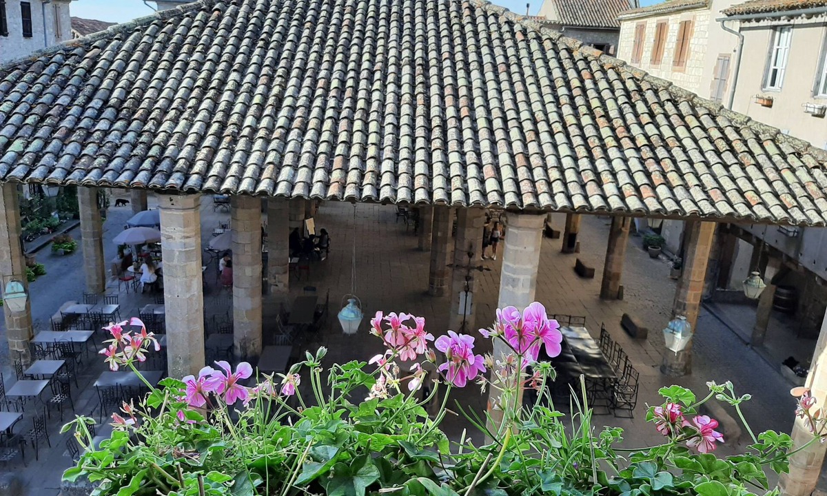 Cordes-sur-Ciel Apartment | Large charming studio