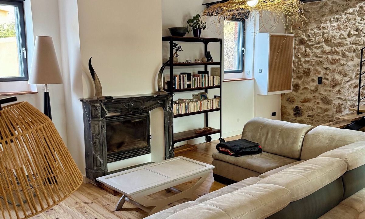 Grottes Caves House | Large, charming house for family get-togethers 10' from the beach