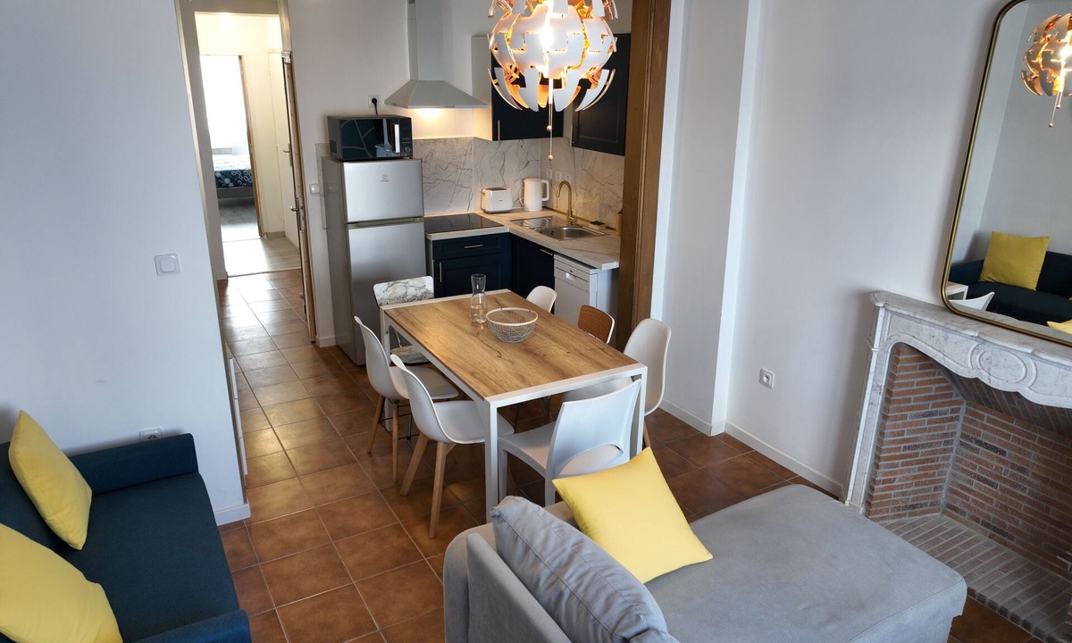 Valenciennes Apartment | Large city apartment with 2 private indoor parking spaces