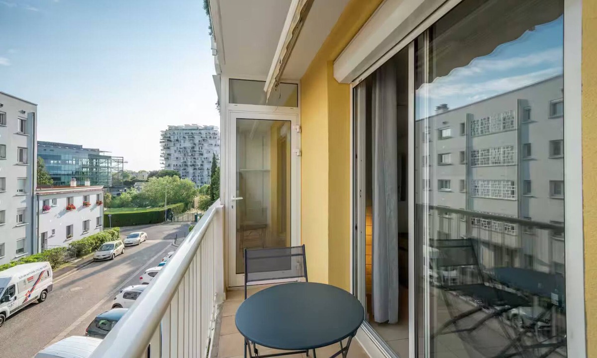 Antigone Apartment | Large city center apartment