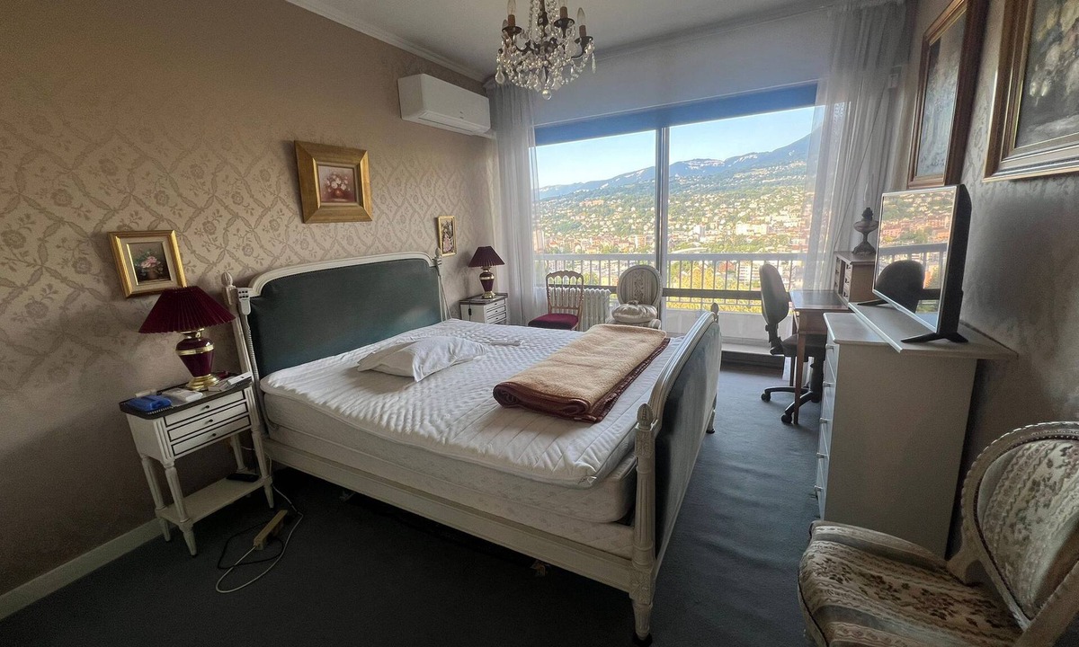 Aix-les-Bains Apartment | Large "classic" apartment, breathtaking view. Tennis court and swimming pool nearby.