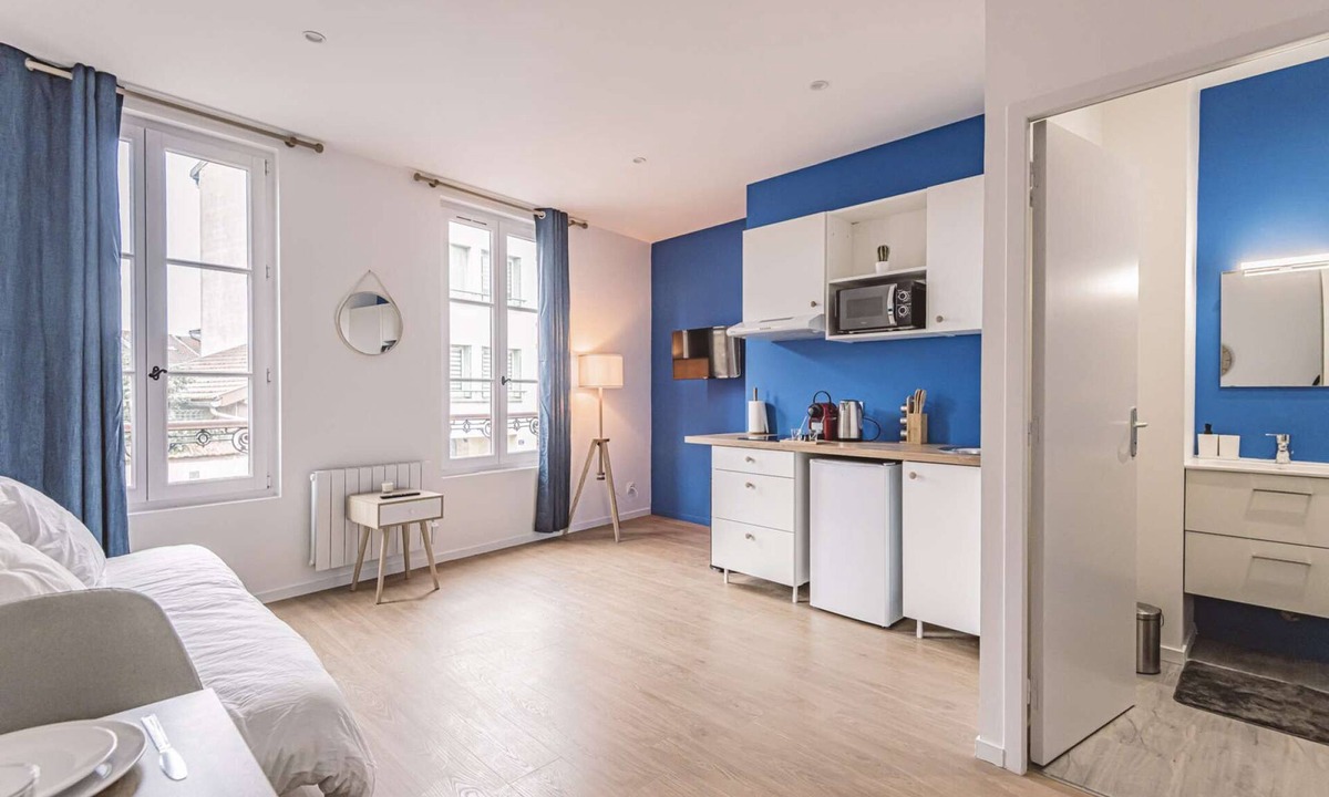 Chalons-en-Champagne Apartment | Large, comfortable studio 15 minutes' walk from the Cathedral